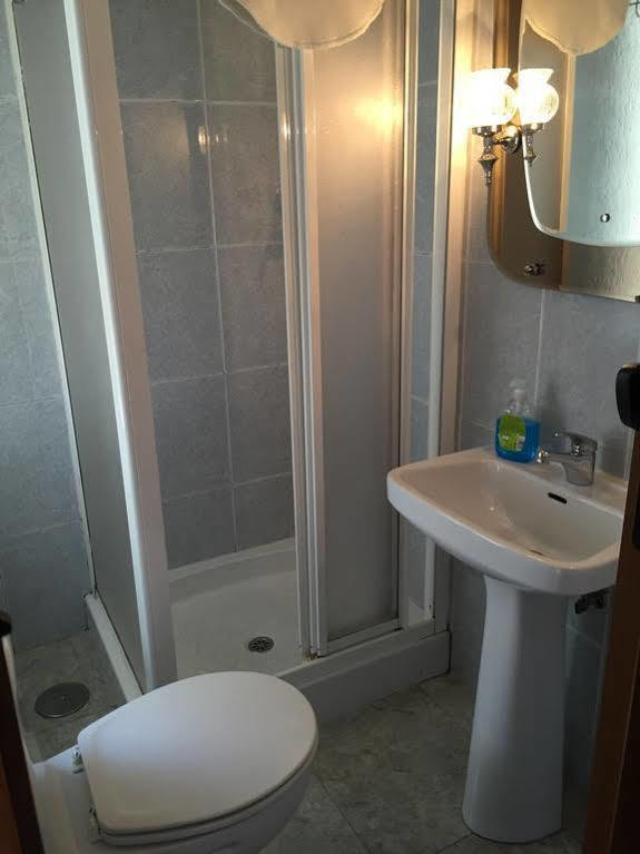 גרנדה Hostal Londres מראה חיצוני תמונה